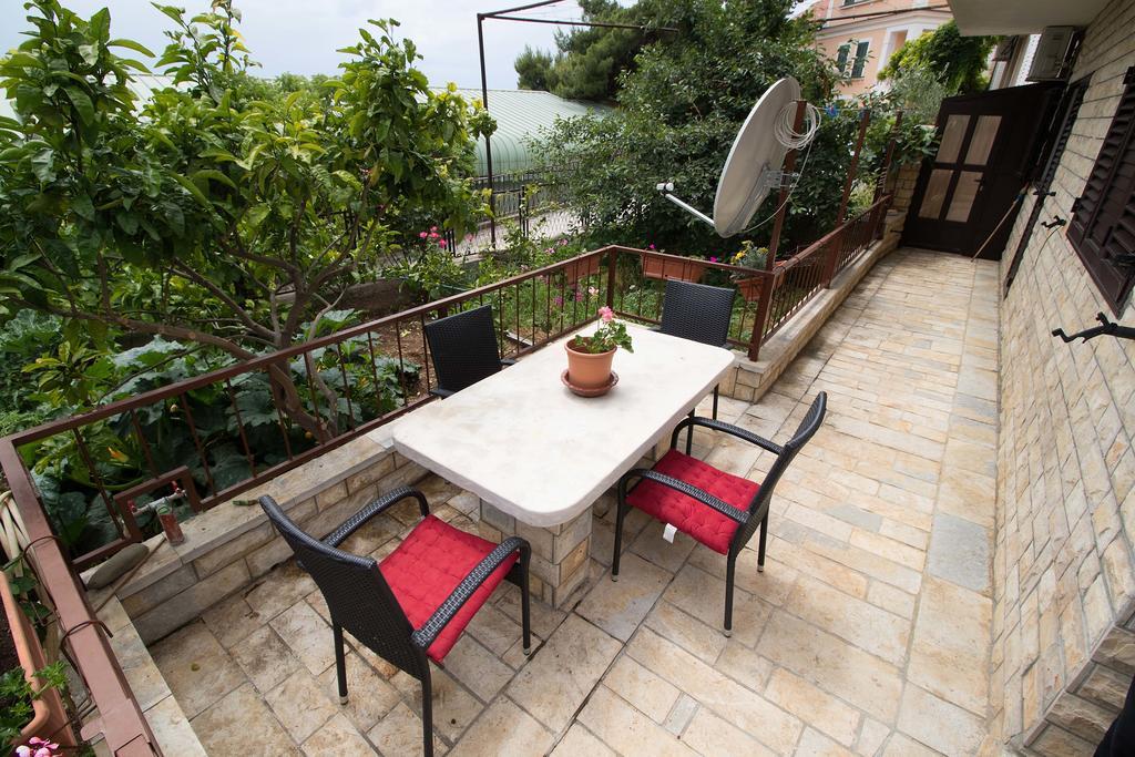Apartment Peran Šibenik Exteriör bild